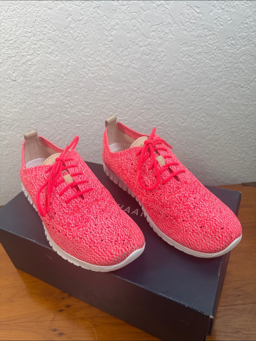 Cole Haan Zerogrand Stitchlite Knit 
and Leather Women’s Oxford Shoe Size 7.5